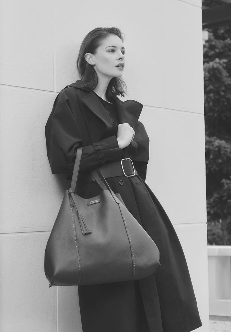 ODEON - Soft tote bag in contrasting hand-stitched grained leather