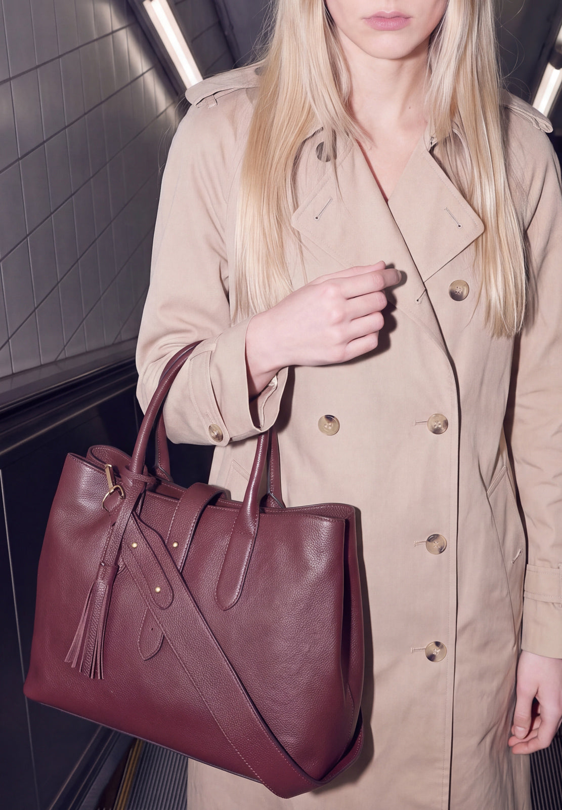 MIA - Grained leather handbag with shoulder strap