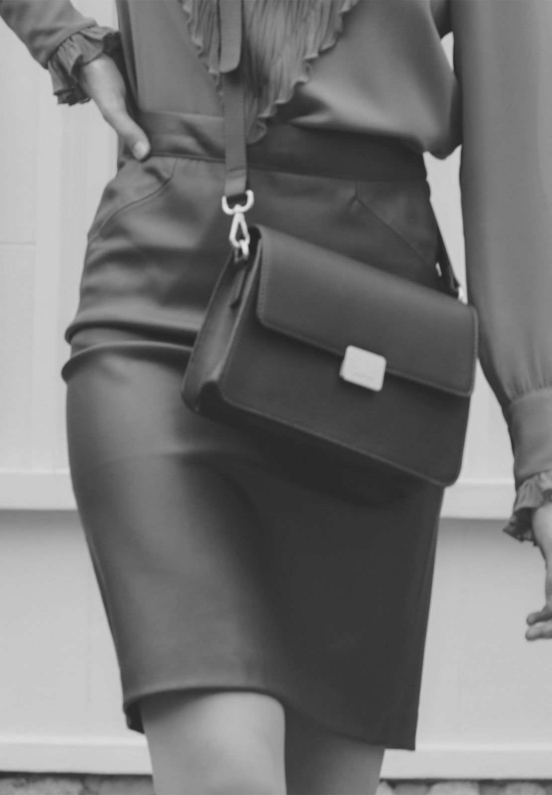 SÈVRES - Petit sac bandoulière en cuir grainé
