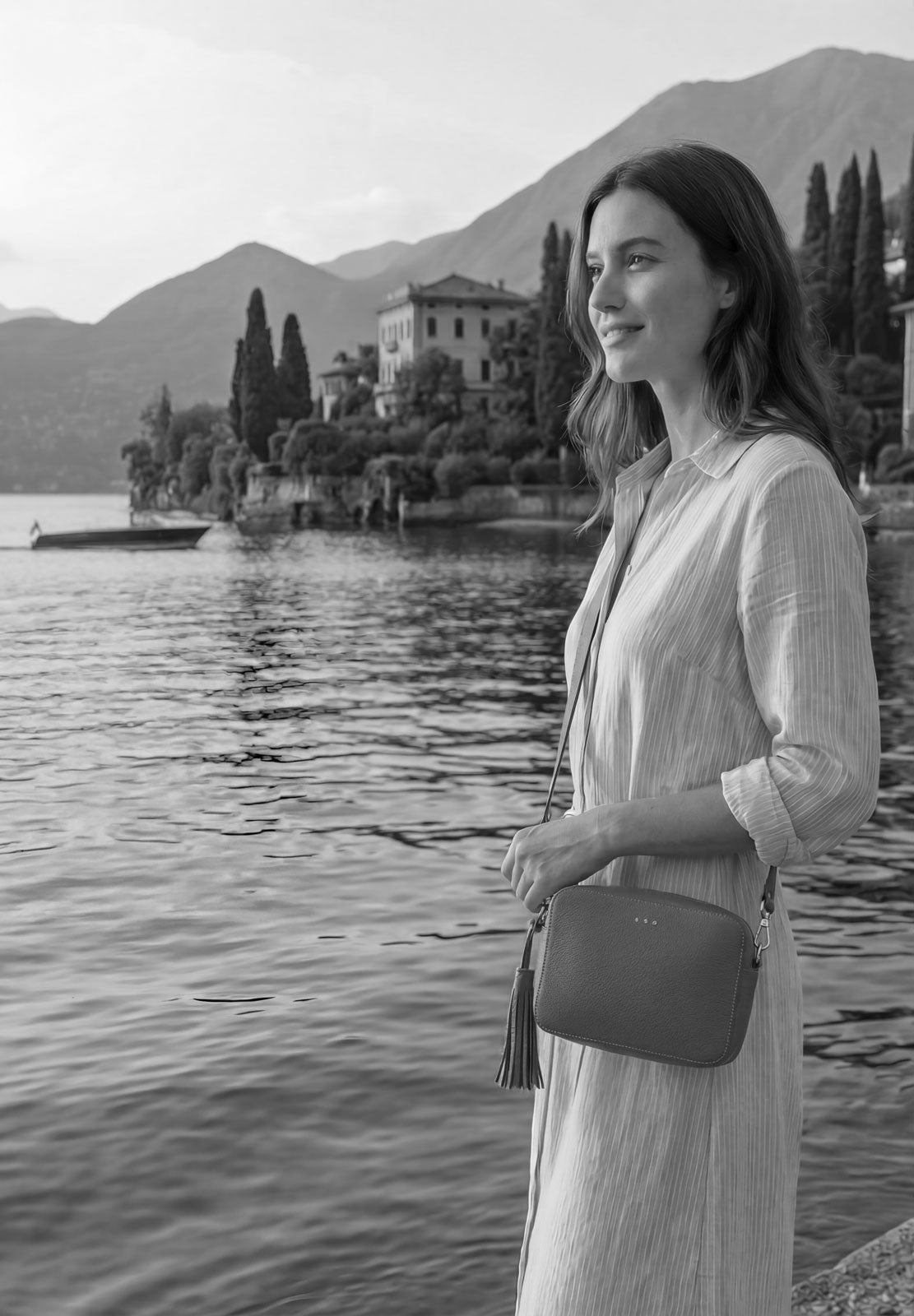 CAMERA - Grained leather shoulder bag