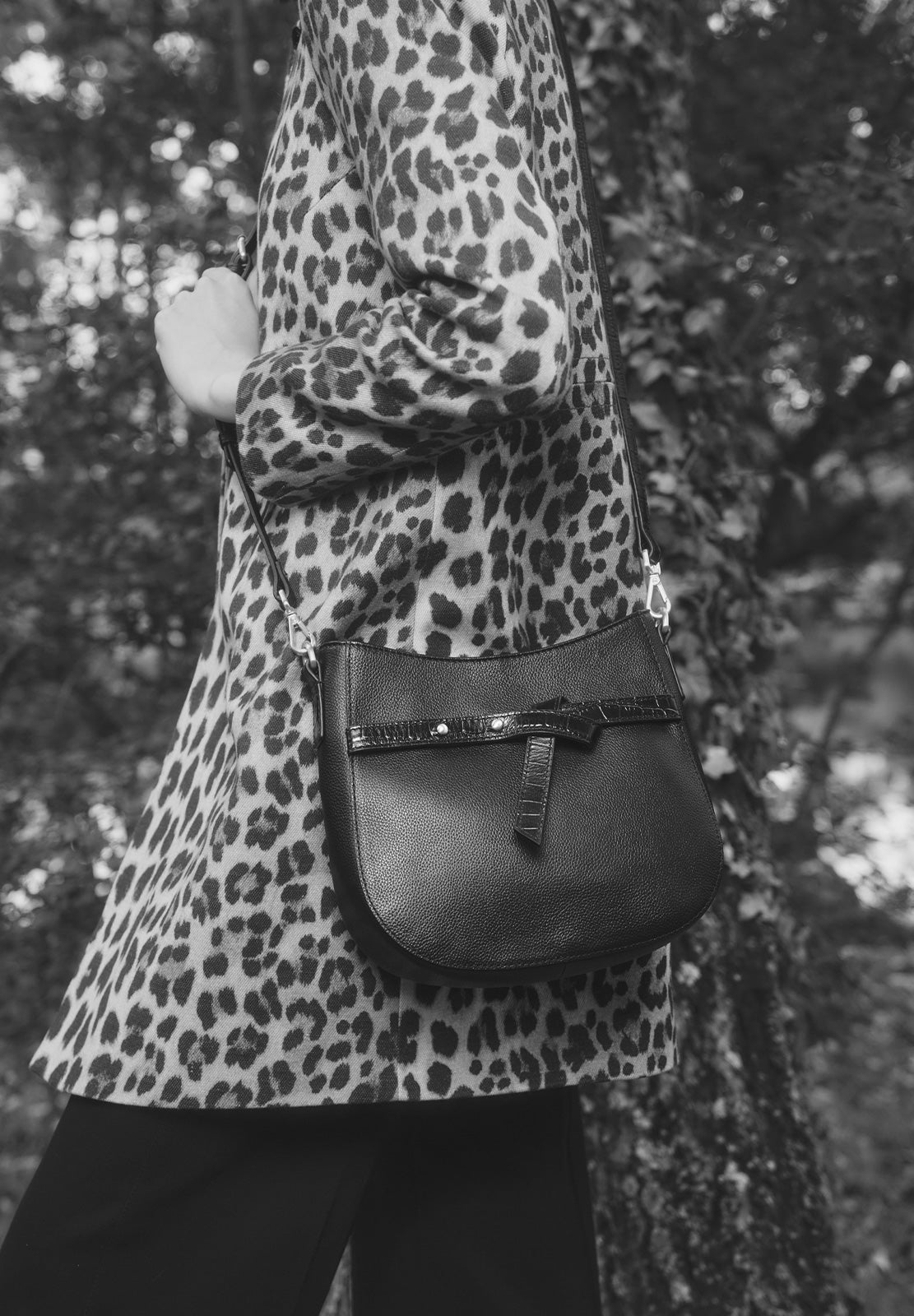 MAUD - Crossover bag in grained leather with crocodile-effect belt