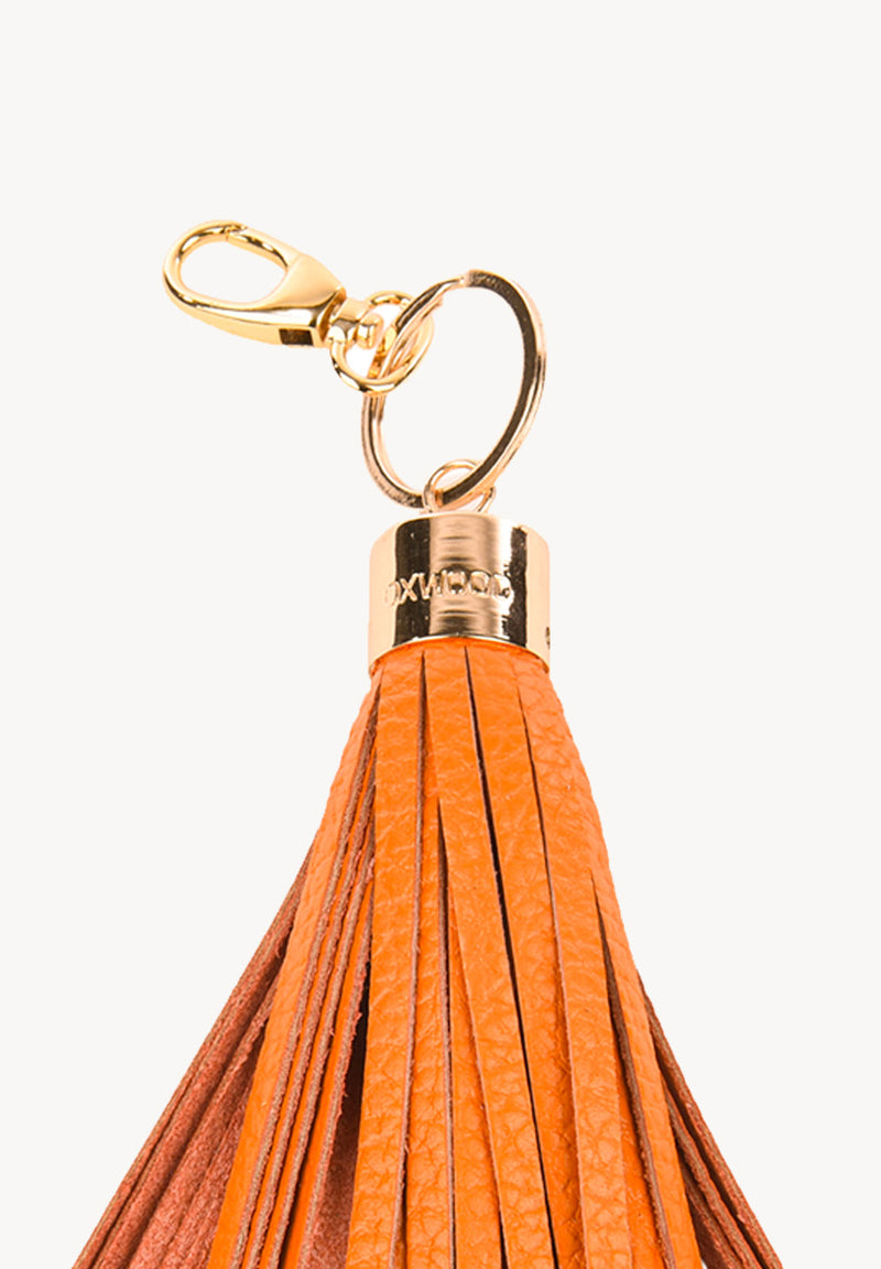 FORGET ME NOT - Grained leather pompom keyring