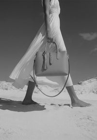 MIA - Grained leather handbag with shoulder strap Chalk