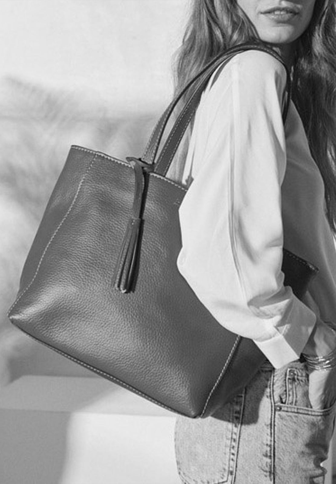 MONTMARTRE - Grained leather shoulder tote bag