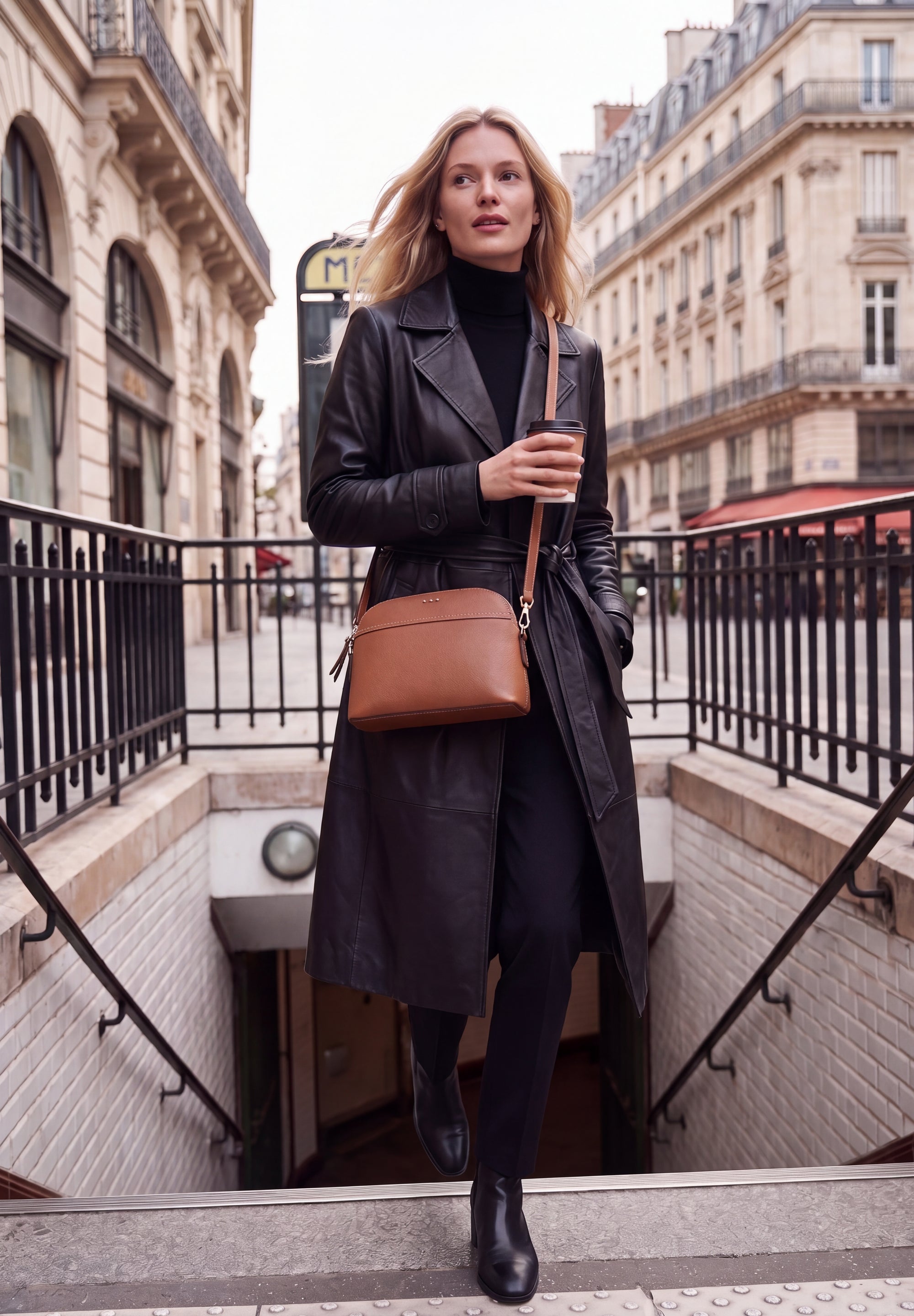 DEMI-LUNE - Grained leather bag