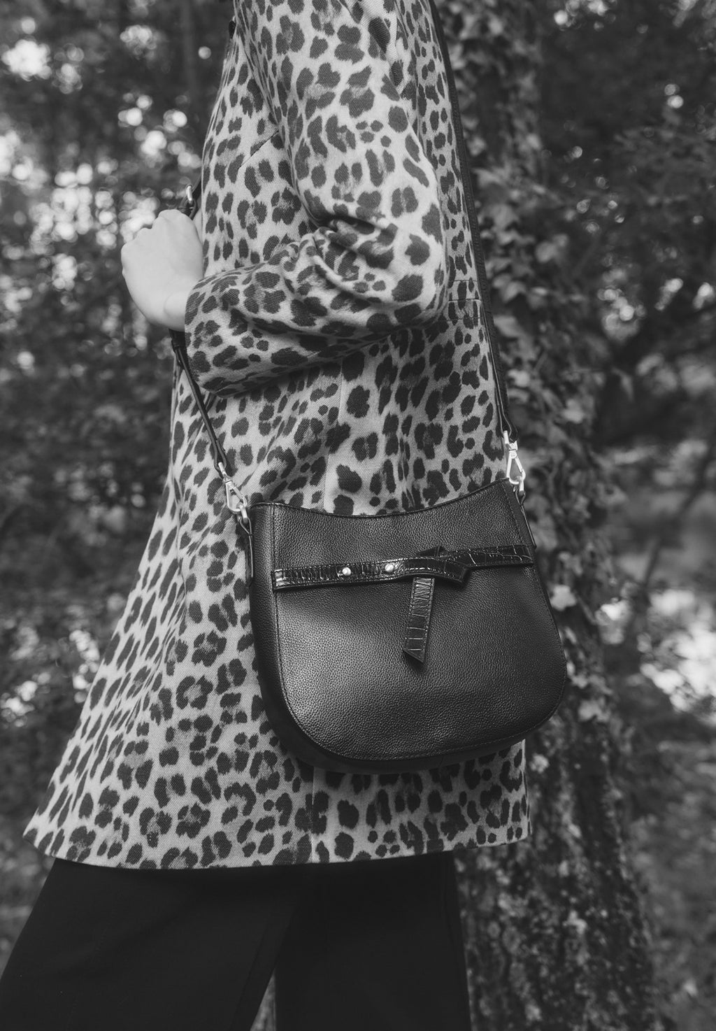 MAUD - Crossover bag in grained leather with crocodile-effect belt