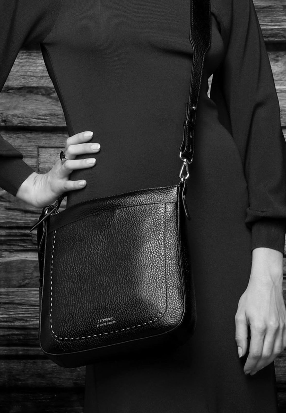 IVY - Sac Messenger en cuir grainé piqué main contrasté