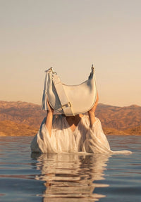 ALBANE - Sac demi lune en cuir grainé