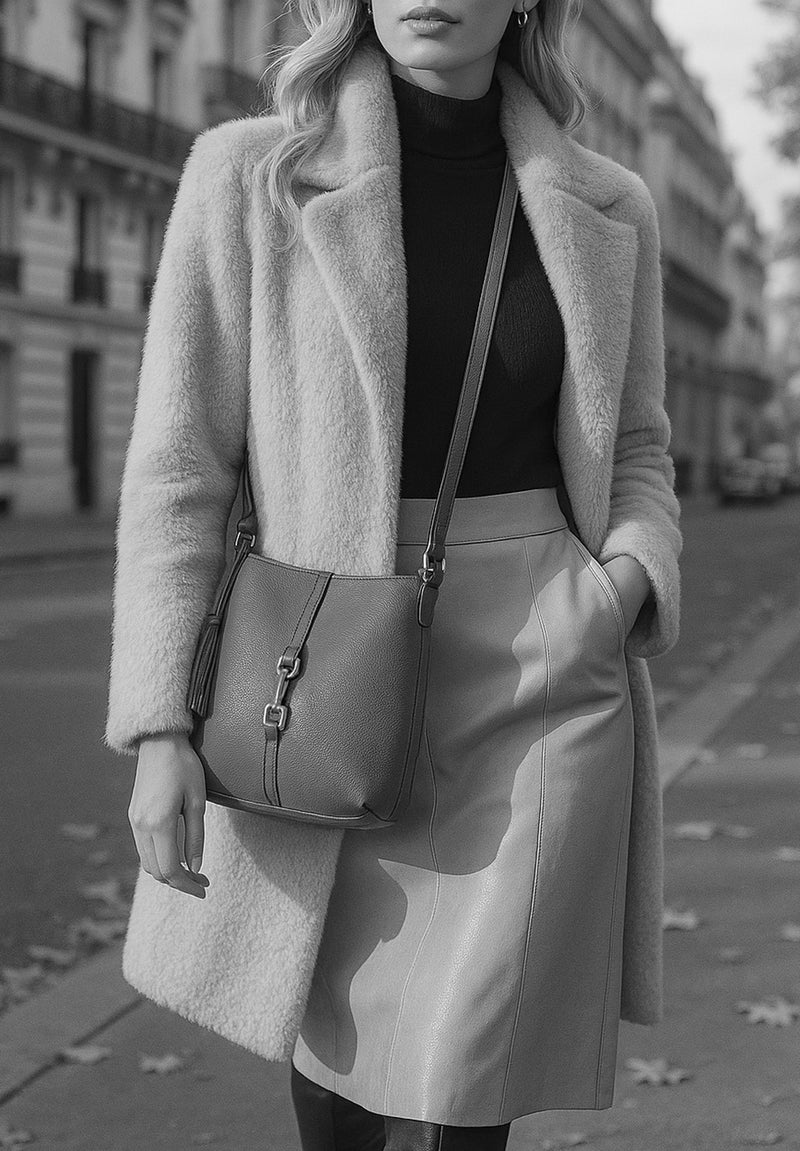 CELIA - Sac besace en cuir grainé avec mousqueton