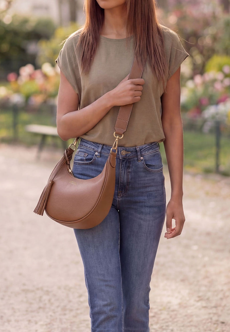 ALBANE - Sac demi lune en cuir grainé couleur brandy