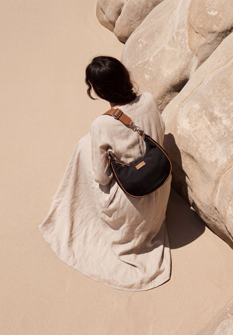 ALBANE - Sac demi lune en nylon couleur noire