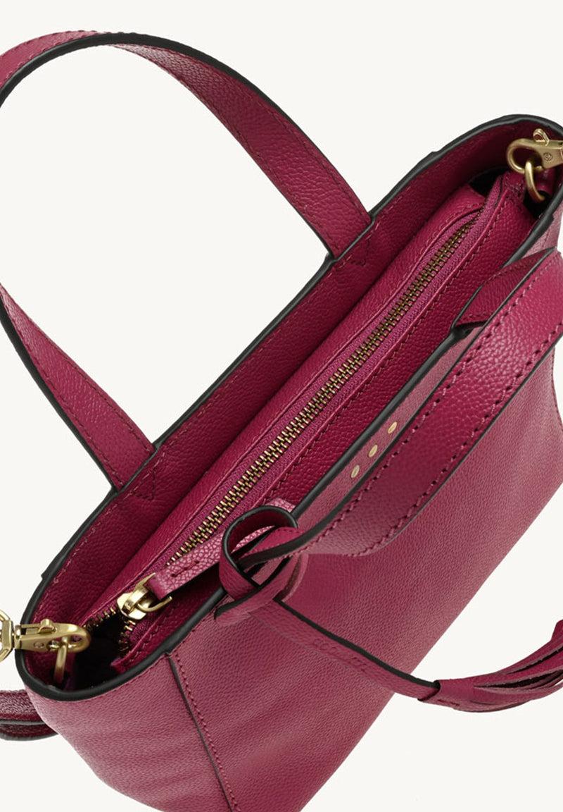 BABY CABAS - Petit crossover en cuir grainé couleur fushia
