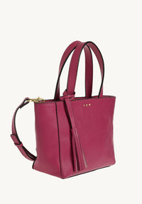 BABY CABAS - Petit crossover en cuir grainé couleur fushia