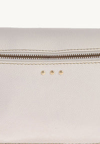 GAYA - Sac banane en cuir grainé couleur Craie
